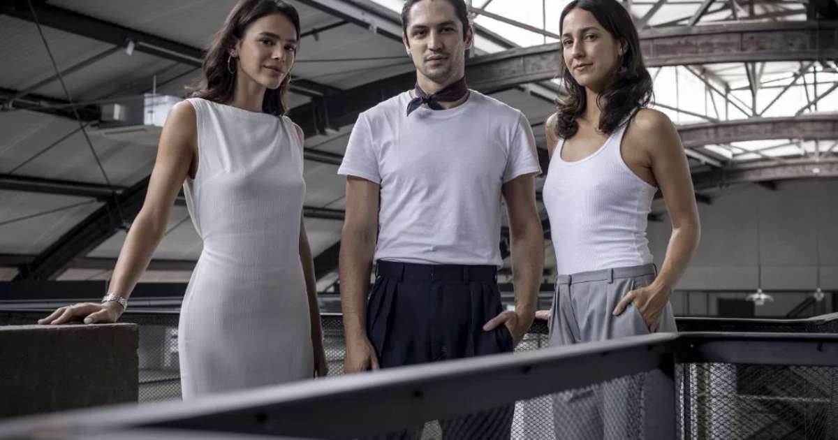 Série com Bruna Marquezine e Gabriel Leone ganha primeira foto