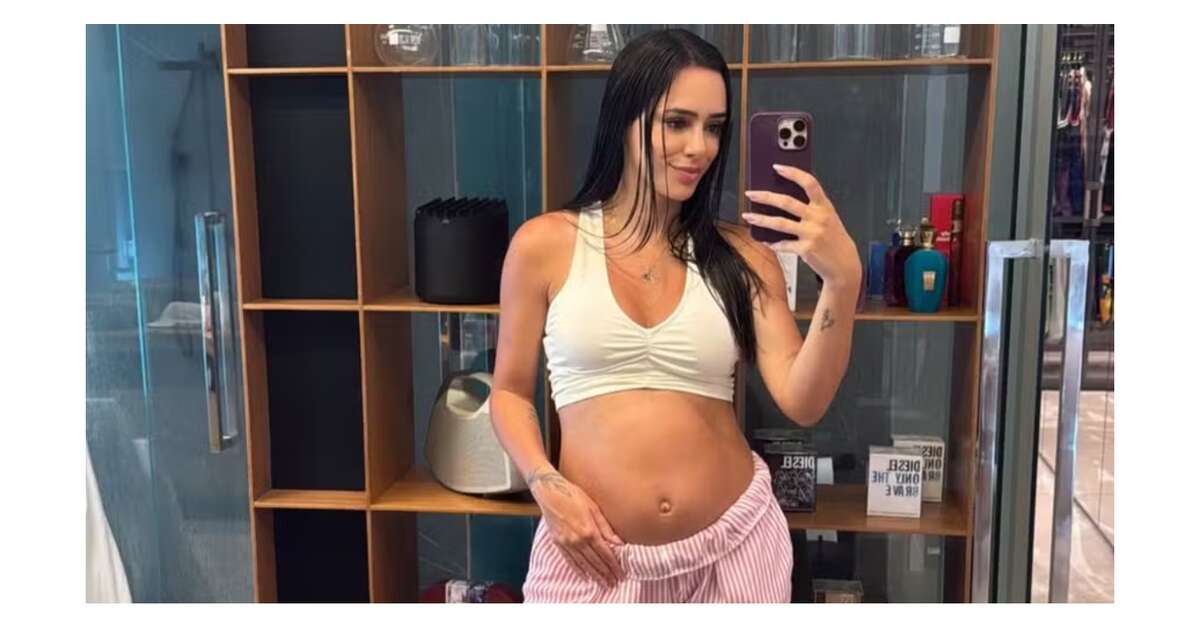 Bruna Biancardi ignora rumores de traição de Neymar e exibe barriga de gravidez da segunda filha com o jogador