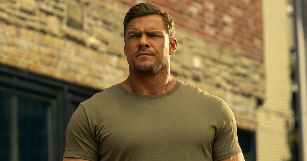 4 mil calorias por dia e 5 treinos por semana: Esta é a dieta insana de Alan Ritchson para o papel de Reacher