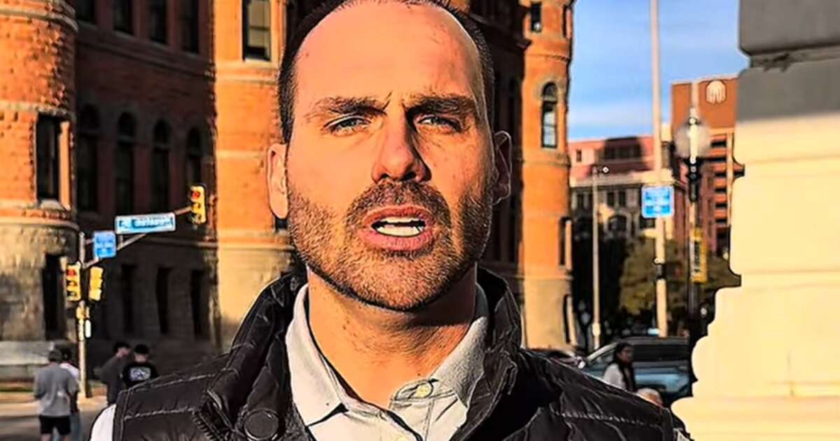 Eduardo Bolsonaro anuncia que decidiu ficar nos EUA e se licenciar da Câmara