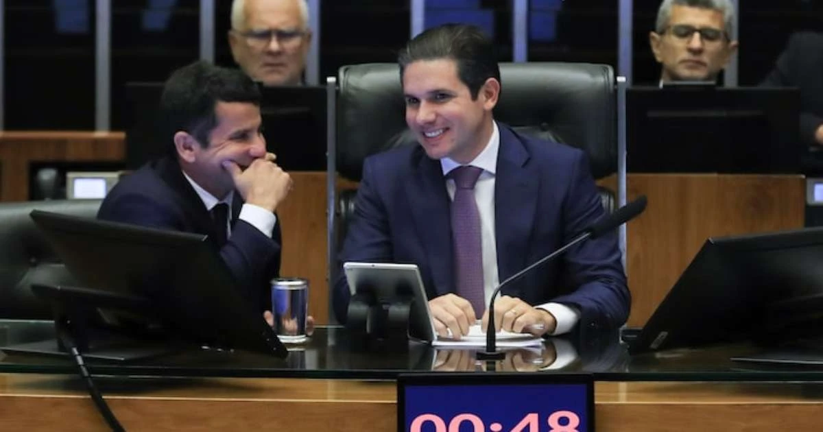 Motta pretende acelerar projeto que dificulta ações no STF e deve votar PEC da Blindagem na quarta