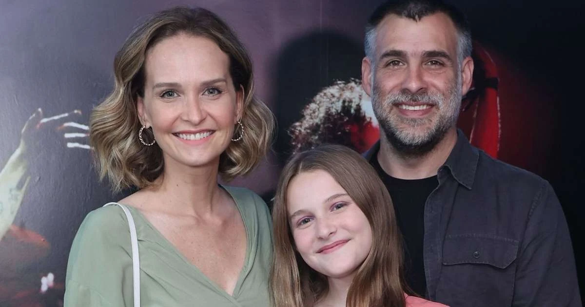 Filha de Fernanda Rodrigues, Bia de 'A Viagem', chama atenção em foto de família: 'Que horas cresceu assim!?'