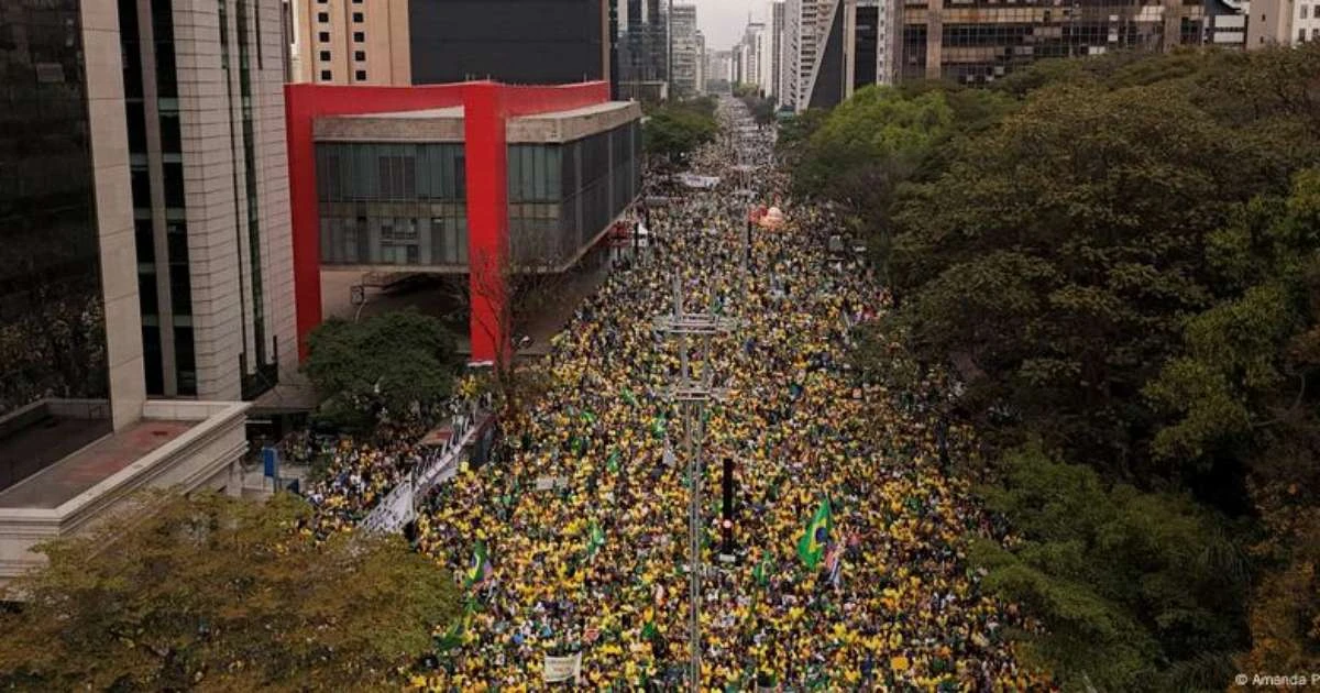Milhares de bolsonaristas se reúnem na Paulista para defender anistia