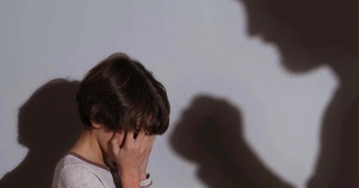 Criança autista é mantida em banheiro de escola em Caxias do Sul, aponta denúncia