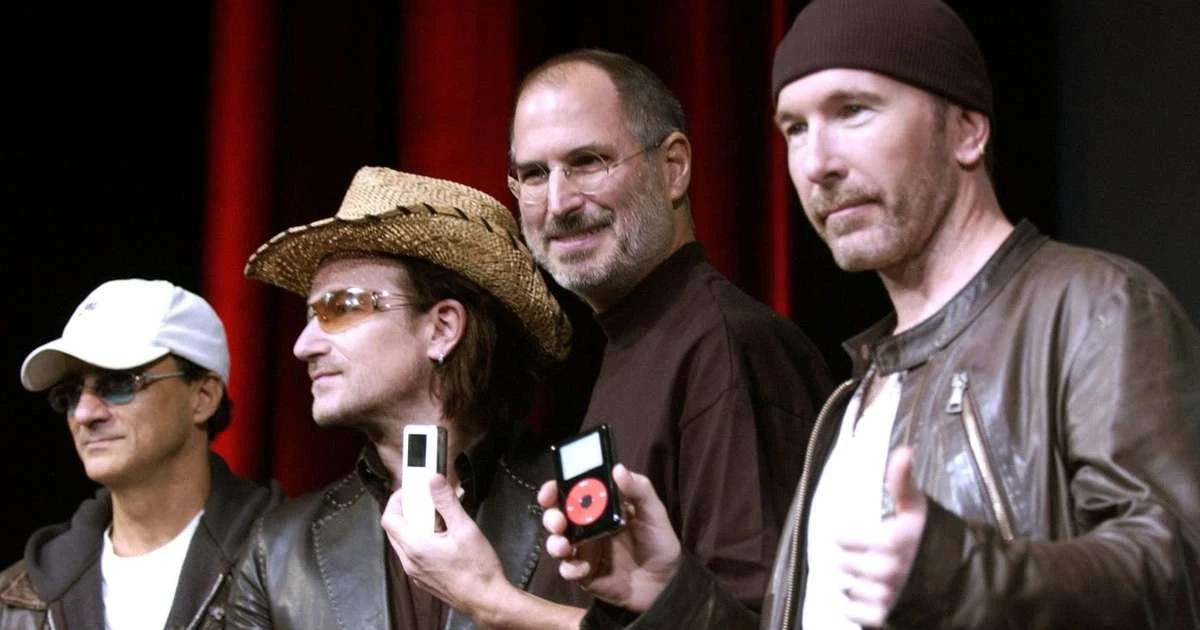 O U2 implorou a Steve Jobs para que lhes pagasse com ações da Apple: ele não só os convenceu a trabalhar de graça, como também pediu que promovessem uma edição especial do iPod