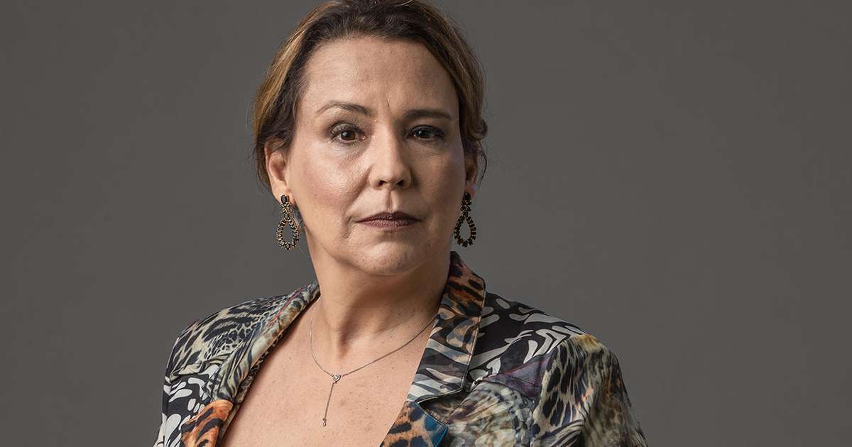 Ana Beatriz Nogueira completa 57 anos e brilha em 'Mania de Você'