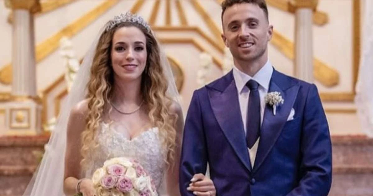 Viúva chora morte do marido jogador 11 dias após casamento: 'Para sempre'