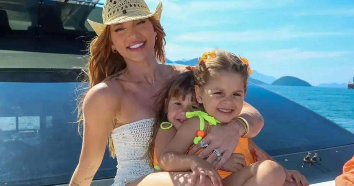 Comparações? Virginia posta vídeo das filhas e detalhe preocupa fãs: 'Tadinha'
