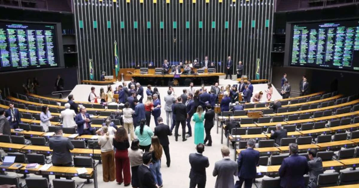 Congresso derruba veto de Lula e libera doações durante campanha eleitoral