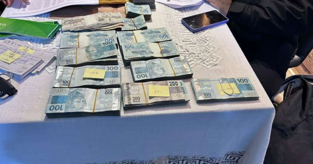PF apreende joias, dinheiro vivo e armas em ação contra lavagem de dinheiro do tráfico