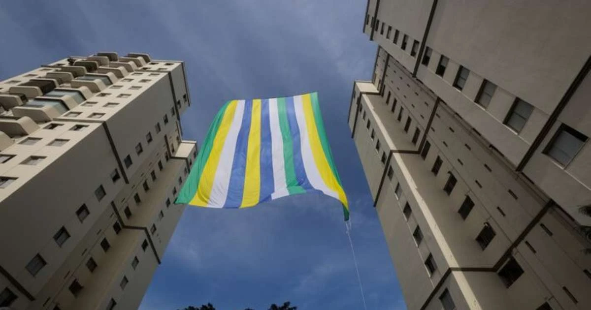 Copa do Mundo: pendurar a bandeira do Brasil na janela do apartamento dá multa?