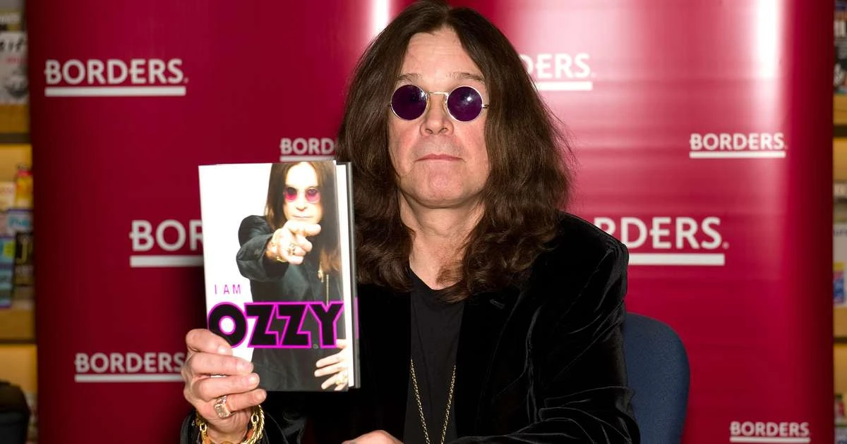 Livros de Ozzy Osbourne aparecem entre os mais vendidos após morte do vocalista