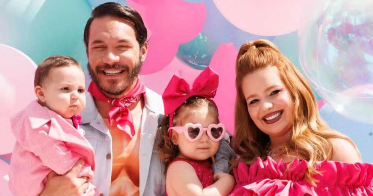 Viih Tube e Eliezer celebram os dois anos de Lua com festa da Barbie: 'Surpresa'