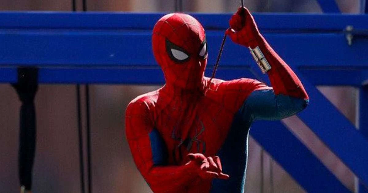 Homem-Aranha 4: Tom Holland pilota tanque e encontra fãs em vídeo de bastidores