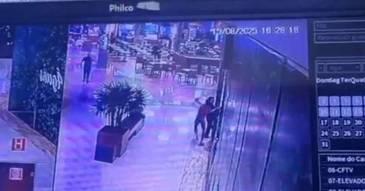 Homem é preso após atacar mulher desconhecida com socos e chutes em shopping