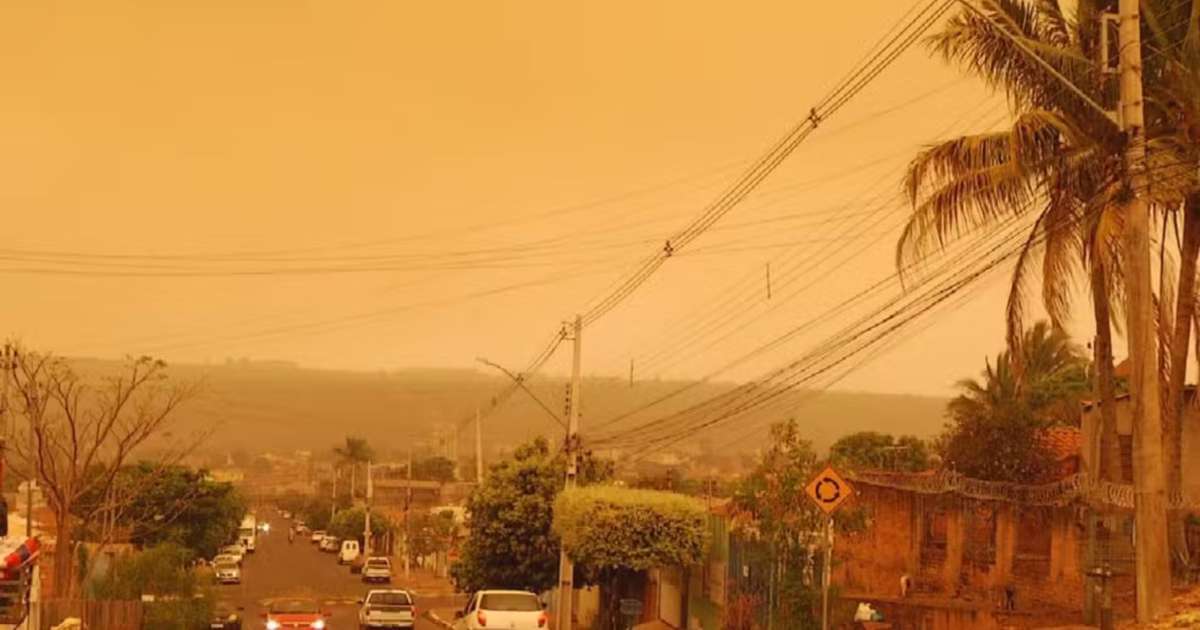 Incêndios: céu amanhece com a cor laranja em Jataí (GO) e aulas estão suspensas