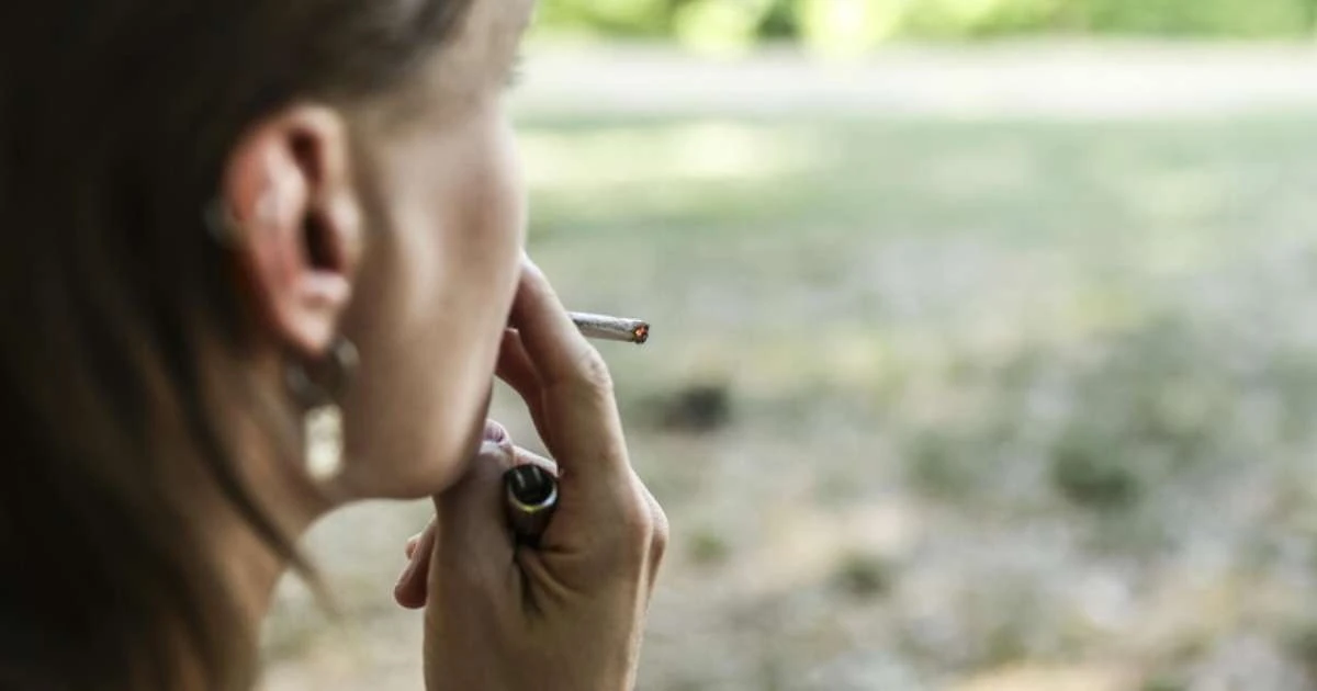 Entra em vigor na França proibição de fumo em praias e parques