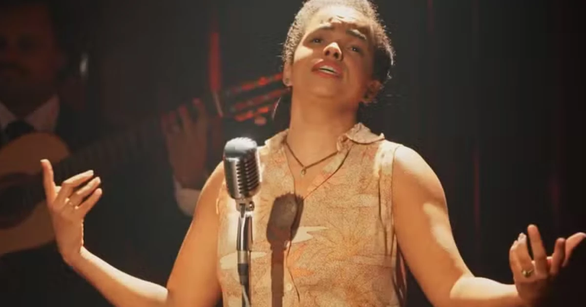 Dita realiza sonho de cantar no palco, em Êta Mundo Melhor!