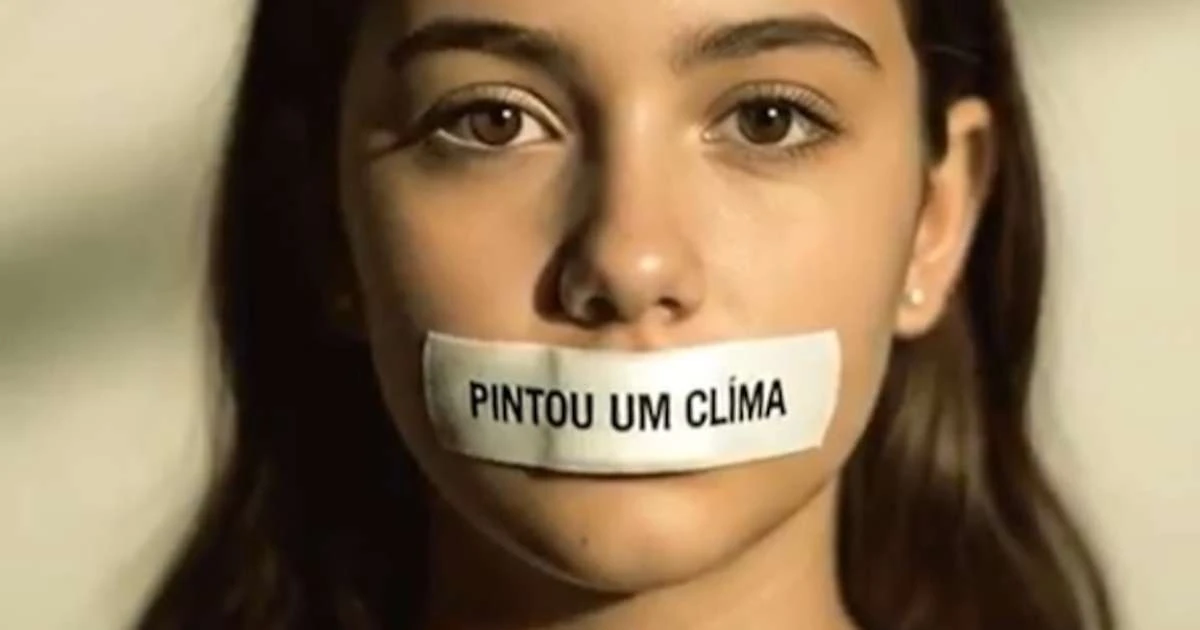 PT usa esparadrapo tapando bocas em campanha com críticas a Bolsonaro