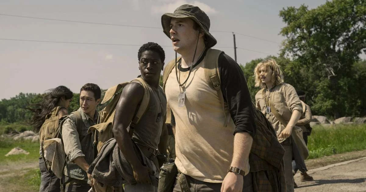 'A Longa Marcha - Caminhe ou Morra', adaptação de Stephen King, estreia nos cinemas
