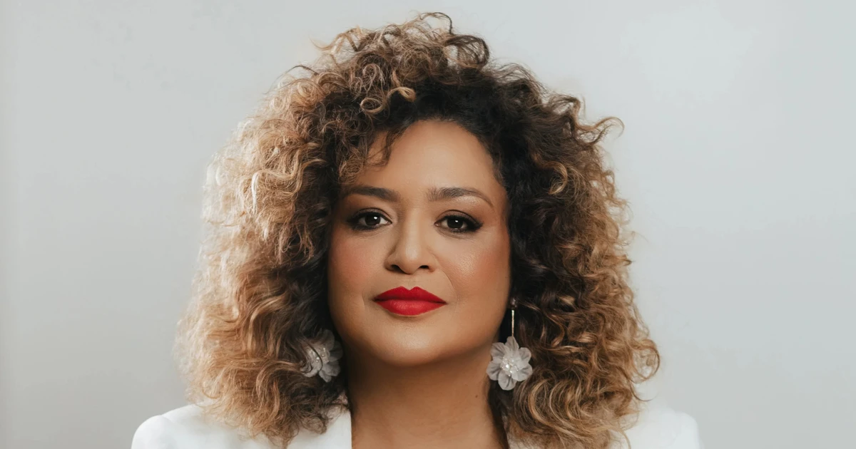 Dione Carlos relembra passado antes de entrar na dramaturgia: 'Queimei todos'