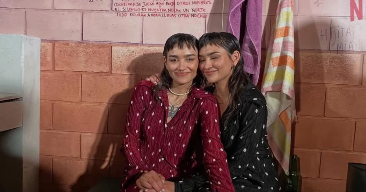 'Nunca imaginamos que estaríamos na Netflix': duas gêmeas saíram de um salão em comuna na Argentina para sucesso mundial 'Na Lama'