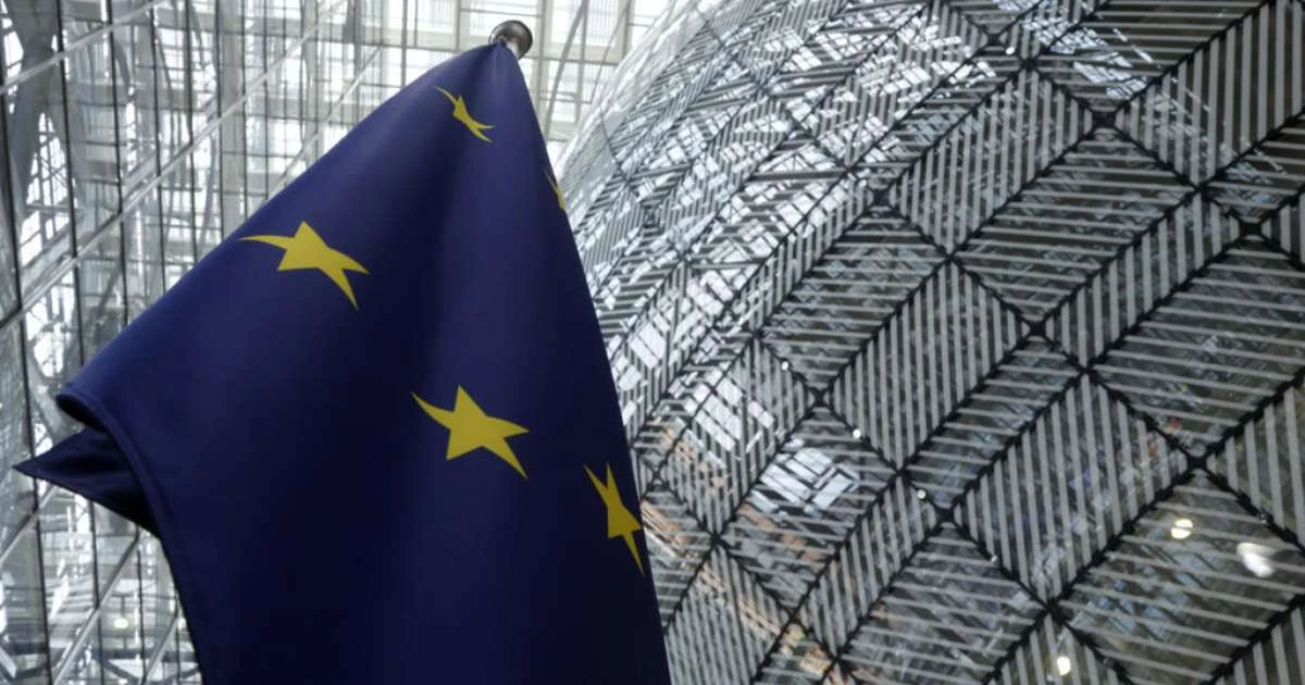 União Europeia suspende retaliações comerciais contra EUA na esperança de renegociar taxas com Trump