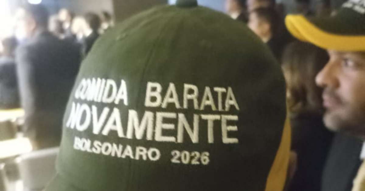 Bolsonaristas levam boné pedindo 'comida barata novamente' e provocam Lula em abertura do Congresso