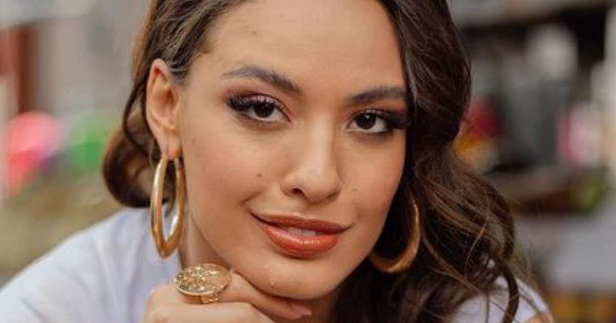 Ex-BBB Beatriz Reis divide opiniões ao usar look todo vermelho em festival no Rio: 'Sempre brega'