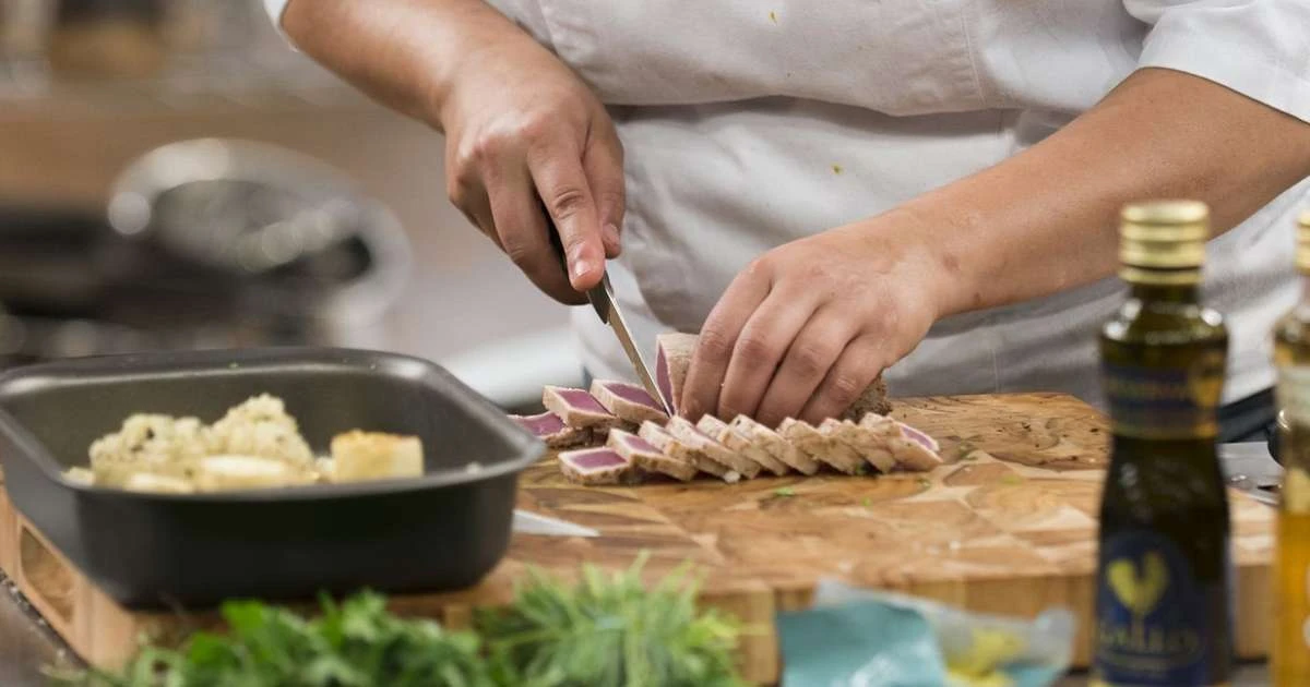 Casal escolhe menu 100% vegetariano em casamento, pais carnívoros acham 'egoísta' e ameaçam não ir