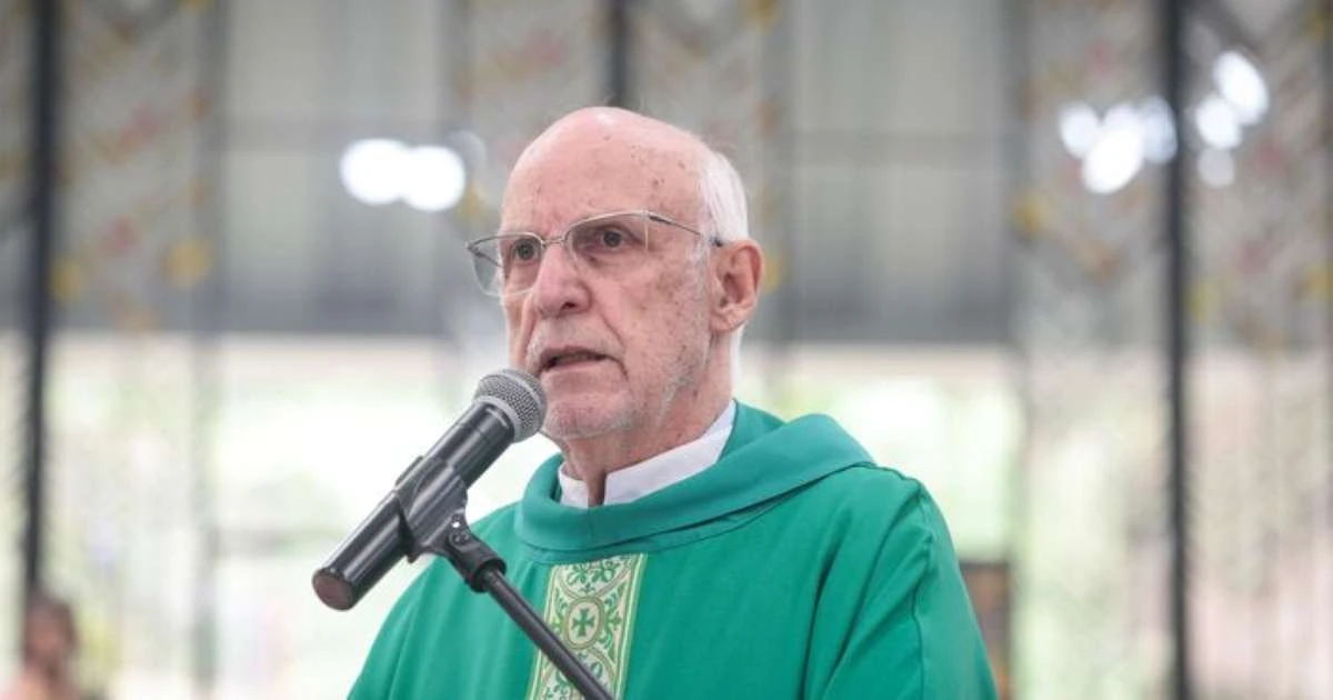 'Estou bem, já em atividade', diz padre Júlio Lancellotti após ser internado em SP