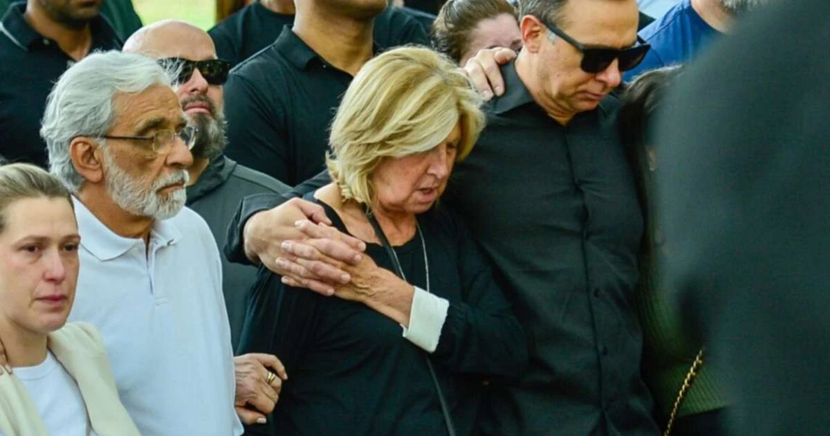 Mãe de JP Mantovani dá o último adeus ao filho em momento emocionante; veja