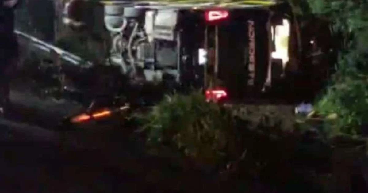 Seis vítimas seguem internadas após tombamento de ônibus na Freeway