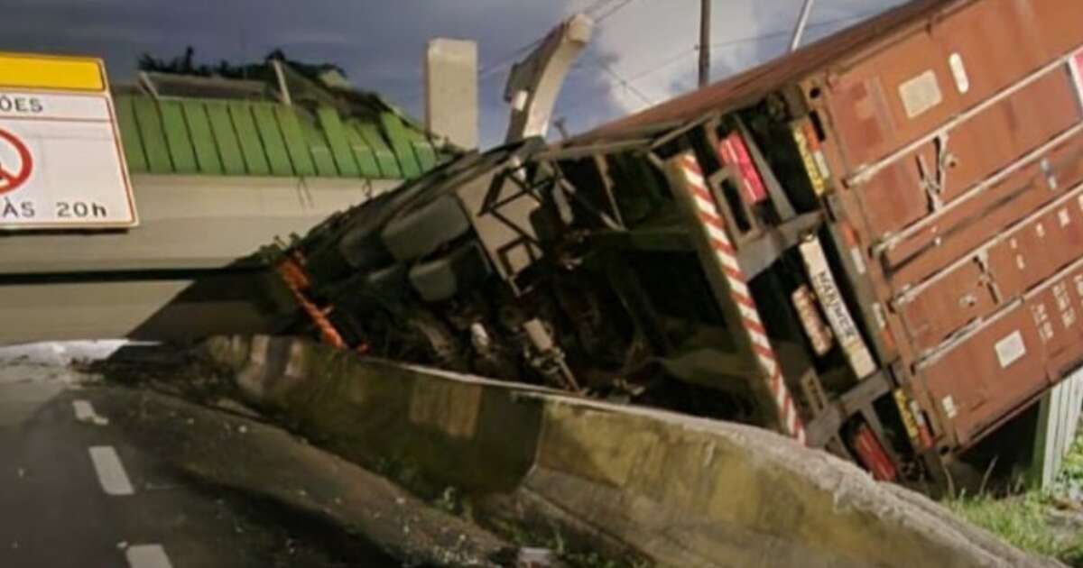 Pista sul da rodovia Anchieta é liberada após quase 40 horas fechada; passarela desabou ao ser atingida por caminhão