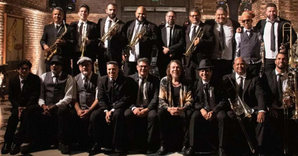Lenine & SpokFrevo Orquestra invadem a França ao som do ritmo pernambucano
