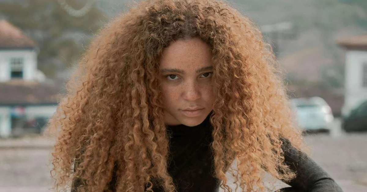 Entrevista | 'Fui ambulante e tive muitas Raquéis': Letícia Vieira, a Gilda de 'Vale Tudo' revela vida pessoal, ligação com Taís Araujo e cenas intensas na série 'Vermelho Sangue'