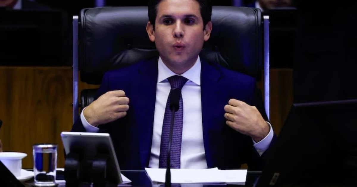 'Não posso agir para prejudicar ou privilegiar', diz Motta sobre Carla Zambelli e Eduardo Bolsonaro