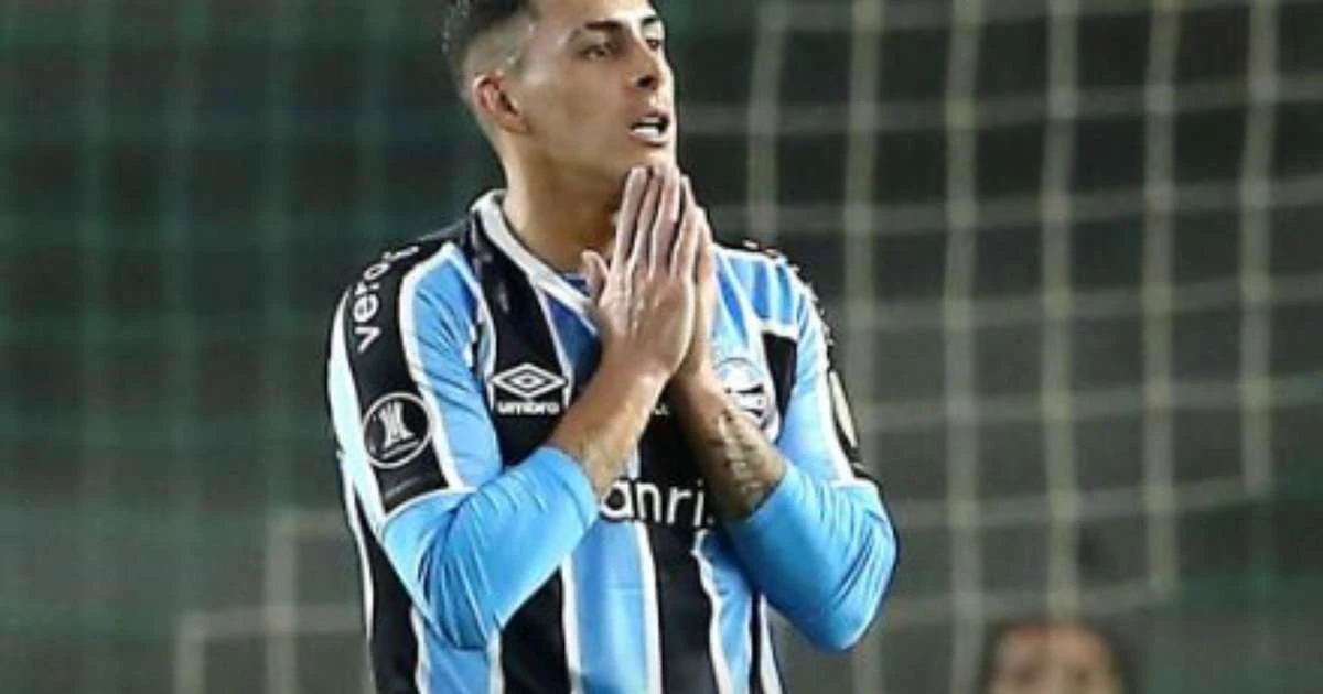 Pavón tenta cuspir em árbitro, acerta policial e vai preso após eliminação na Copa do Brasil