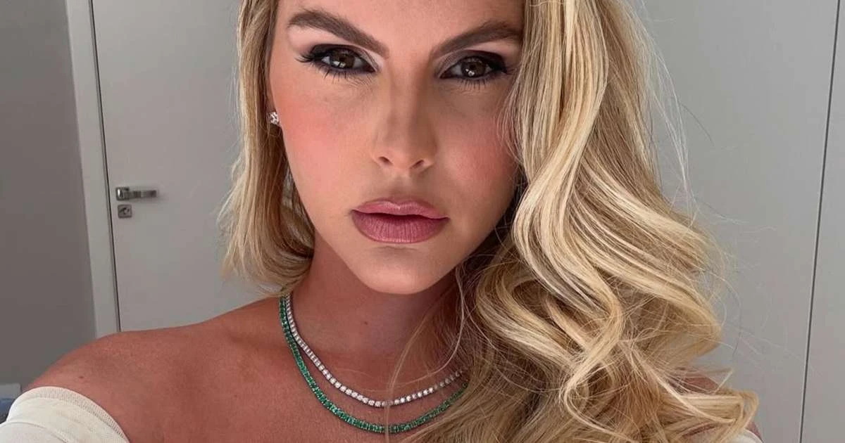 Ruiva! Web se surpreende com novo visual de Bárbara Evans: 'Gente...'