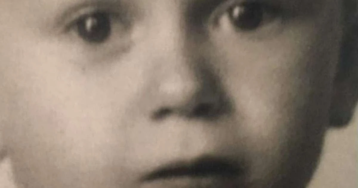 Há mais de 50 anos, esse garotinho bem fofo nunca imaginou que, ao ser famoso, teria um recorde bizarro ao trabalhar na TV