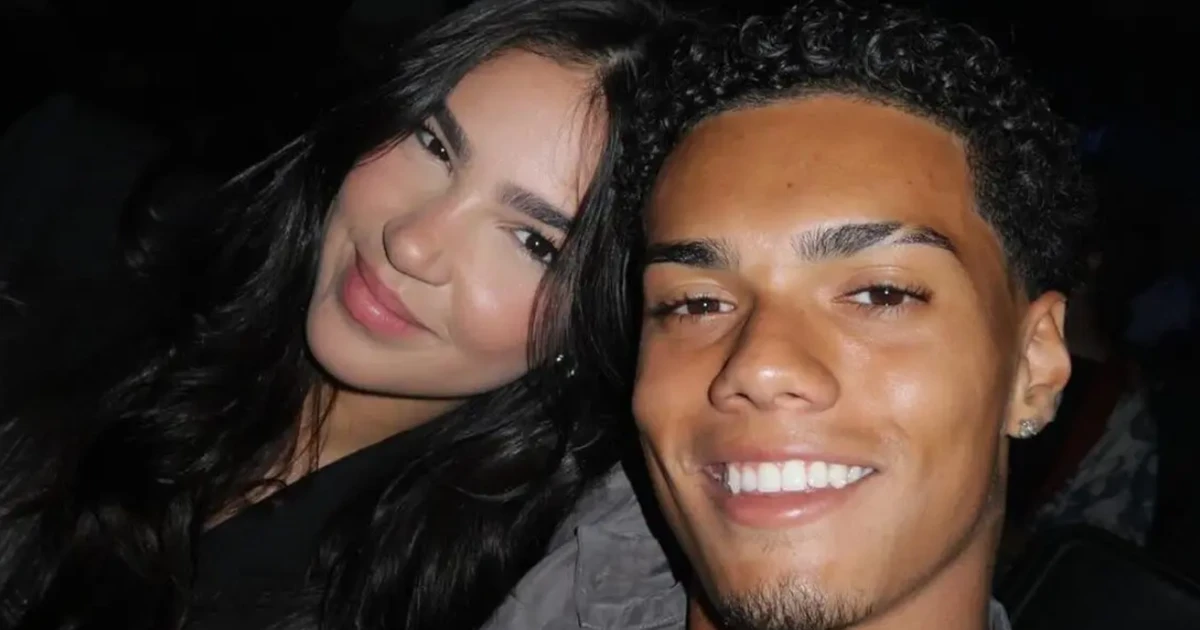 Neta de 2 meses de Ronaldinho Gaúcho aparece em clique fofo com os pezinhos à mostra