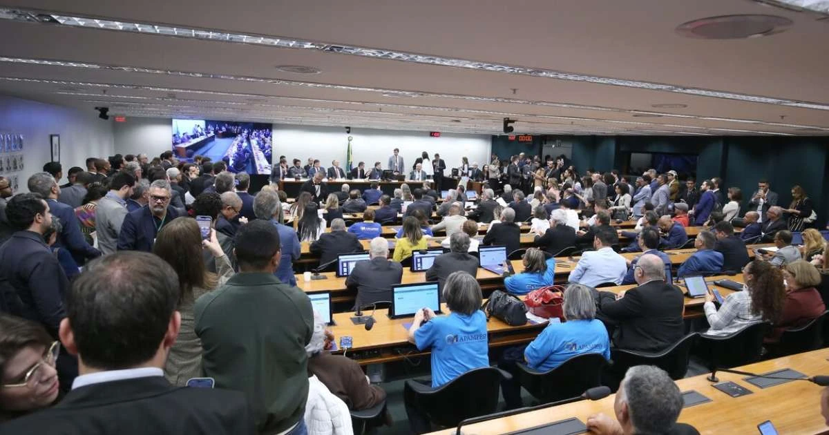 Veja como votaram os deputados na PEC que atrasa contabilidade de precatórios