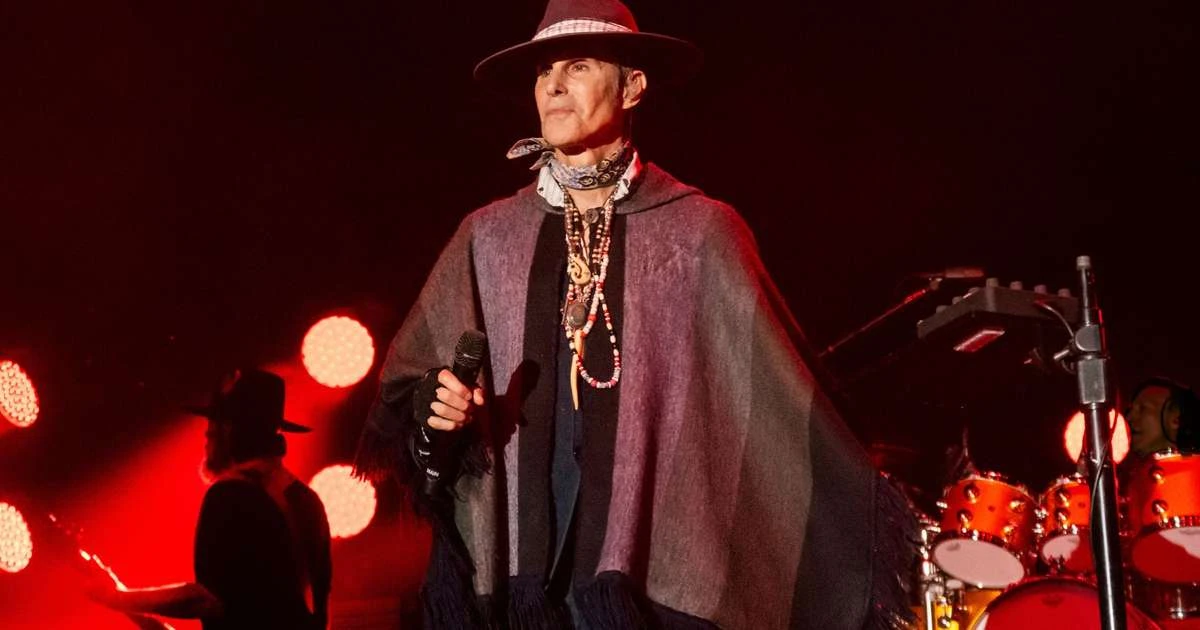 Integrantes do Jane's Addiction processam Perry Farrell por agressão após briga no palco