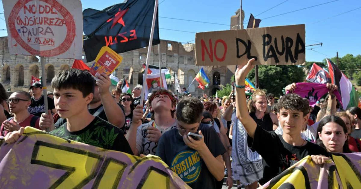 Oposição a governo Meloni denuncia tendência autoritária após Itália adotar nova lei de segurança