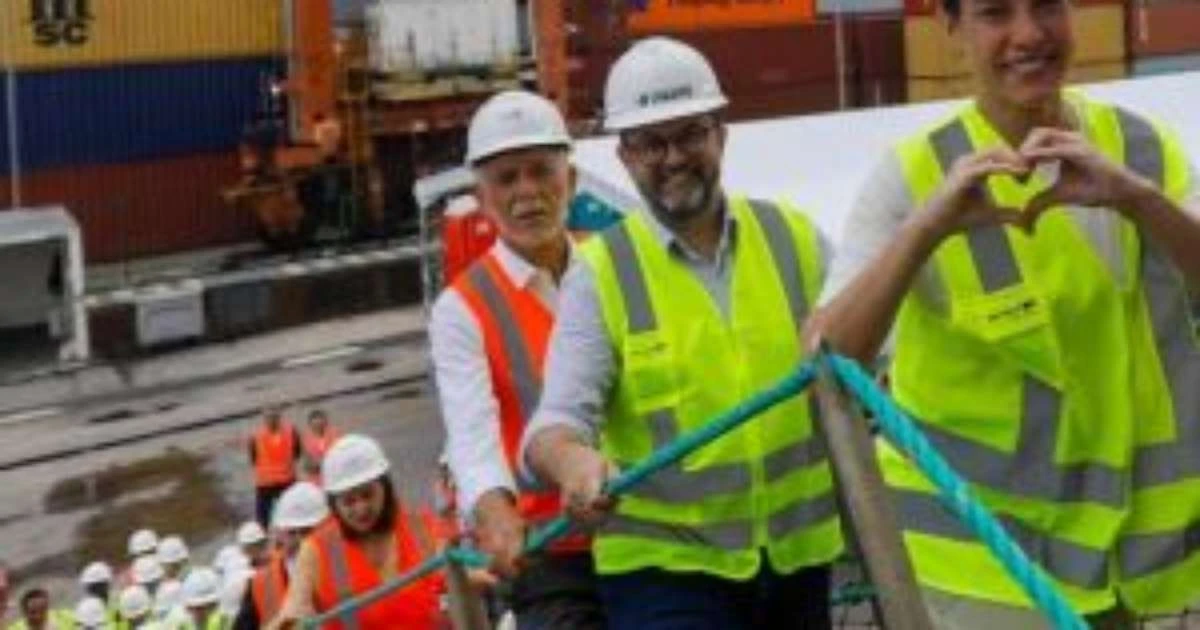 Raquel Lyra autoriza início da dragagem do canal interno do Porto de Suape