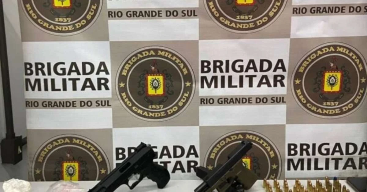 Dois Pit Bulls são mortos na rua e homens são flagrados com armas e drogas na Região Metropolitana de Porto Alegre