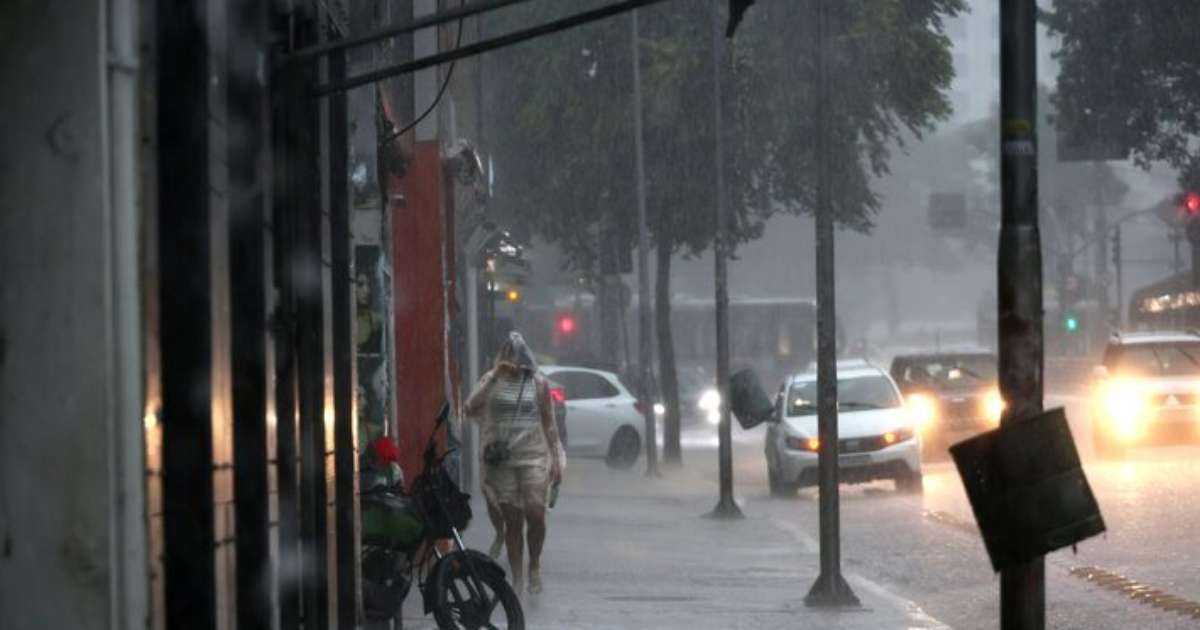 Chuva volta a atingir SP e cidade entra em estado de atenção para alagamentos