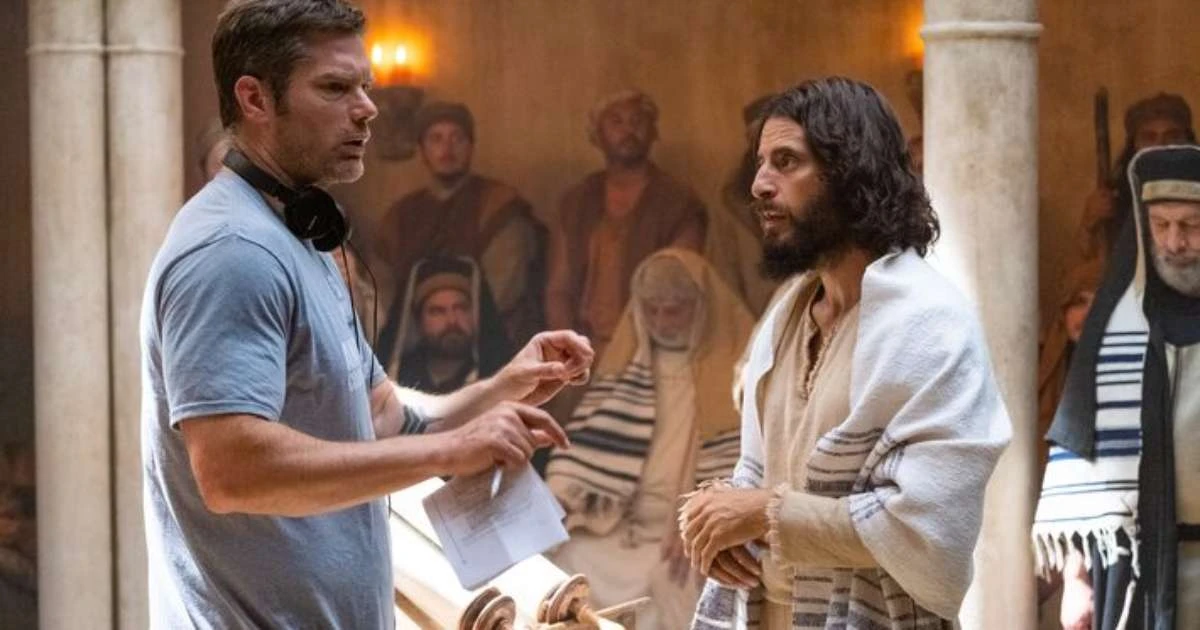 Jonathan Roumie detalha preparação intensa para viver a crucificação de Jesus na série 'The Chosen'