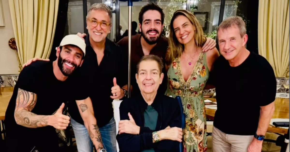 Faustão recebe Gusttavo Lima para jantar em família: 'Quantas histórias'