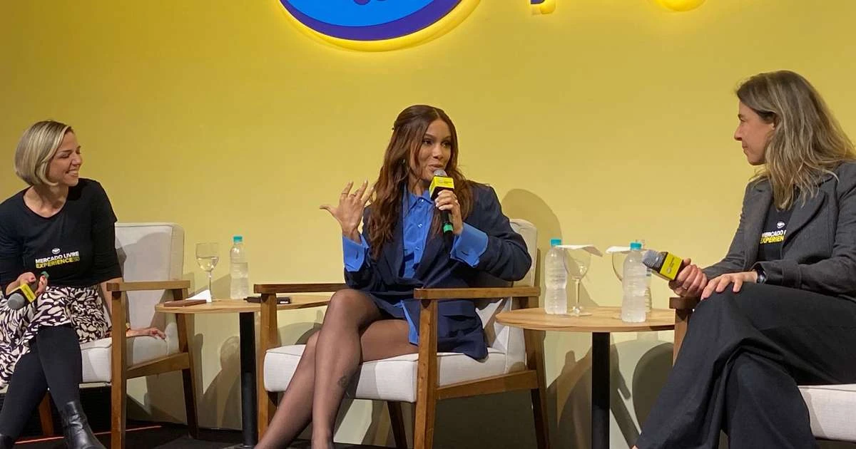 Anitta revela prejuízo com turnê de carnaval: 'Perdemos muito dinheiro no início'